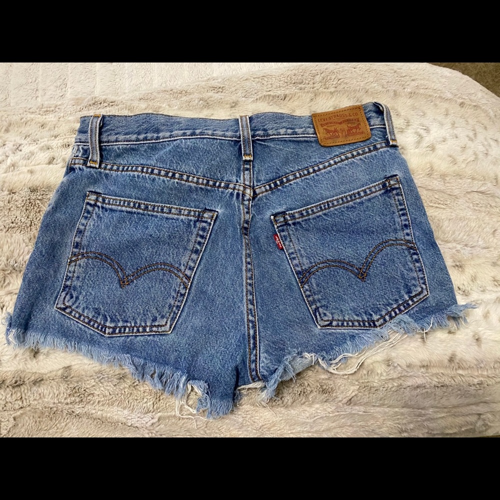 Size 27 Levi High Waisted Denim Shorts